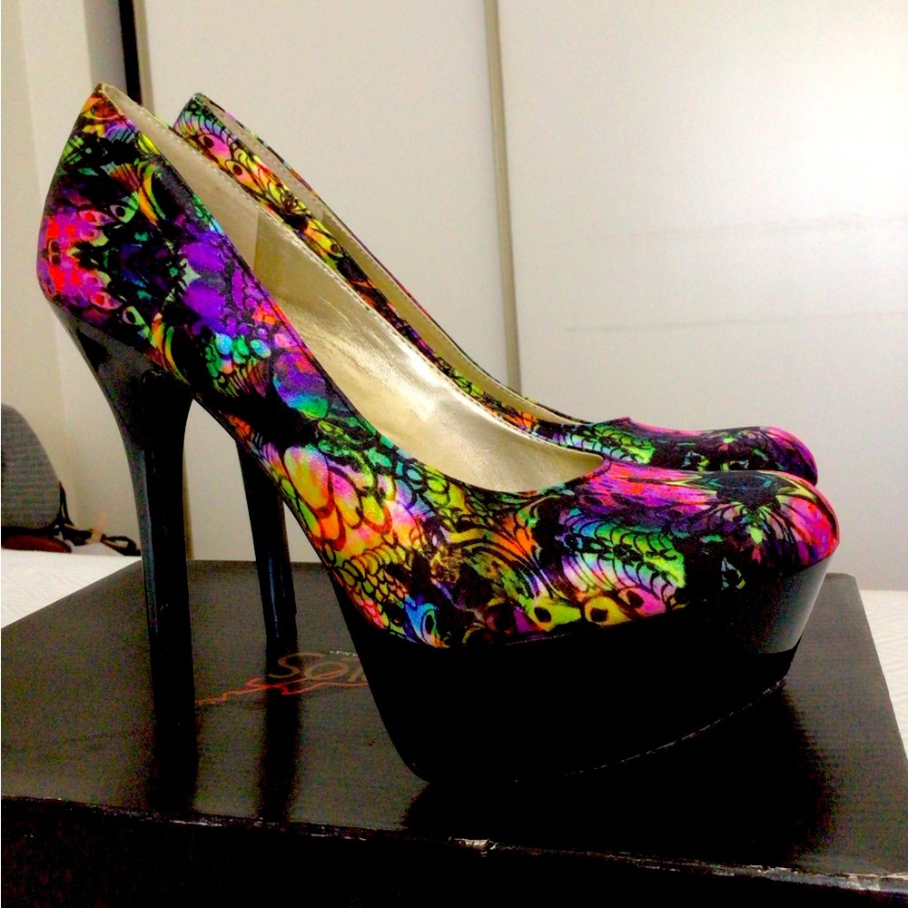 Multi color Stiletto Pumps 👠 by Carlos Santana